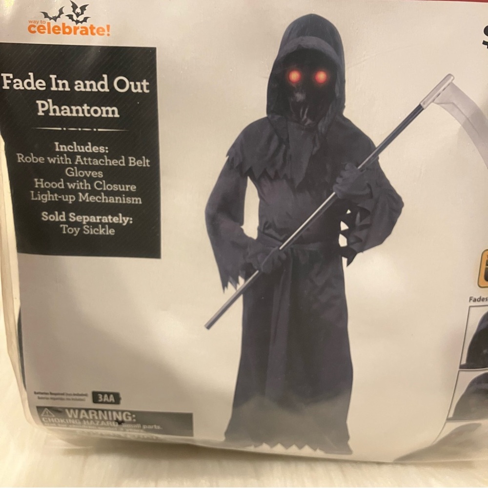 Kids Fade In and Out Phantom Reaper Costume with Light-Up Eyes Size Medium 8 NEW